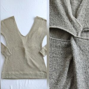 🏷️ TOBI Soft Wool Blend V-Neck Sweater Twist Back Size Petite Small